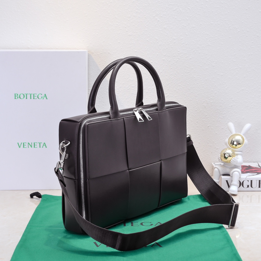 Mens Bottega Veneta Briefcases